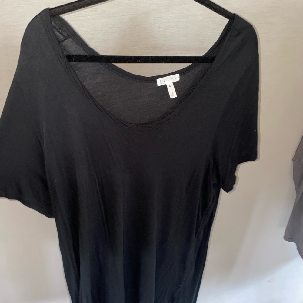 Comfy black top